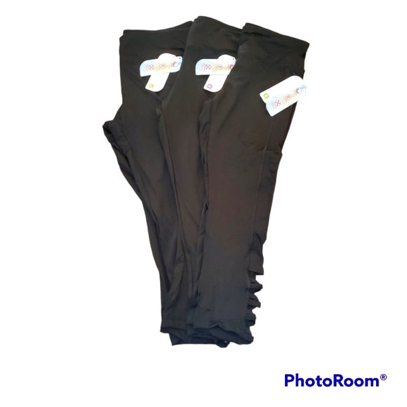 NWT S, M & L Black Capri Leggings - Picture 2 of 3